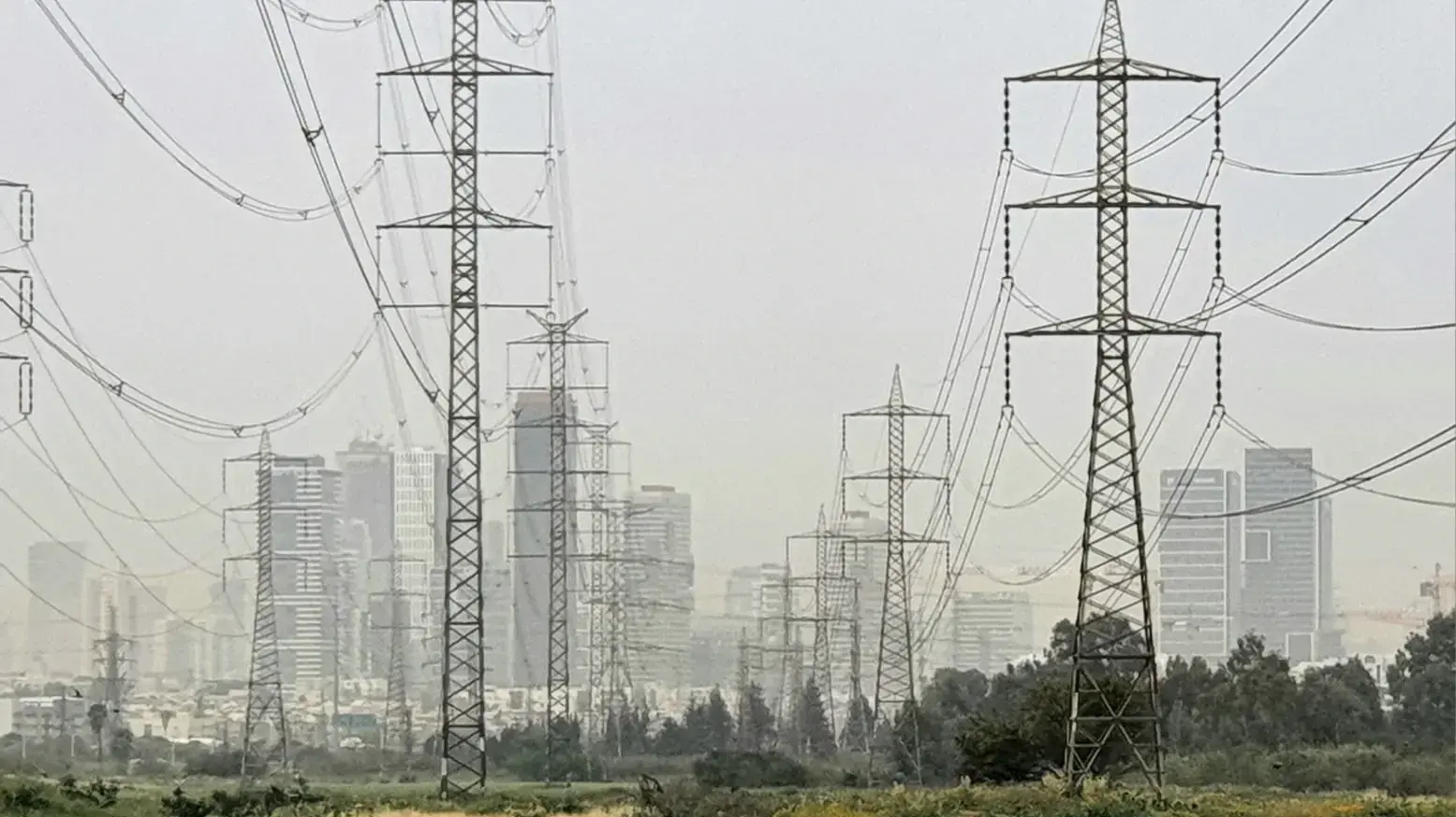 אובך בשל סופת חול, גוש דן, 8 באפריל 2025