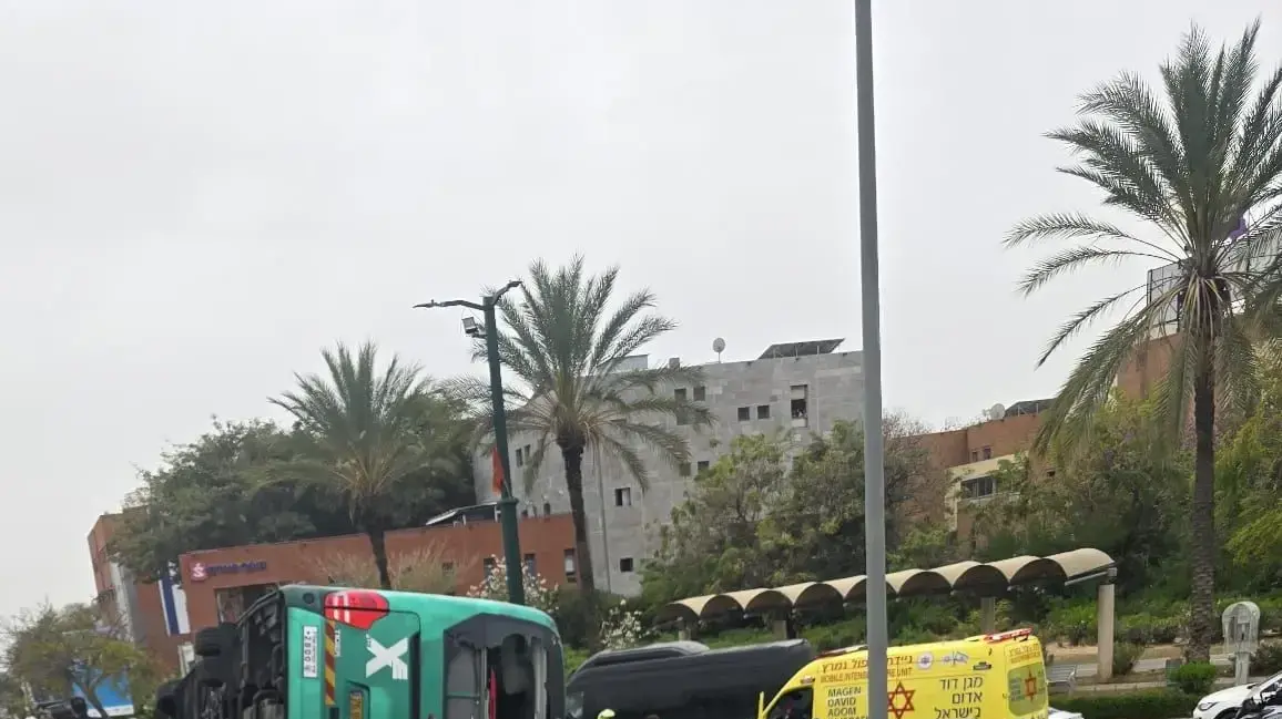 התהפכות אוטובוס בראשון לציון