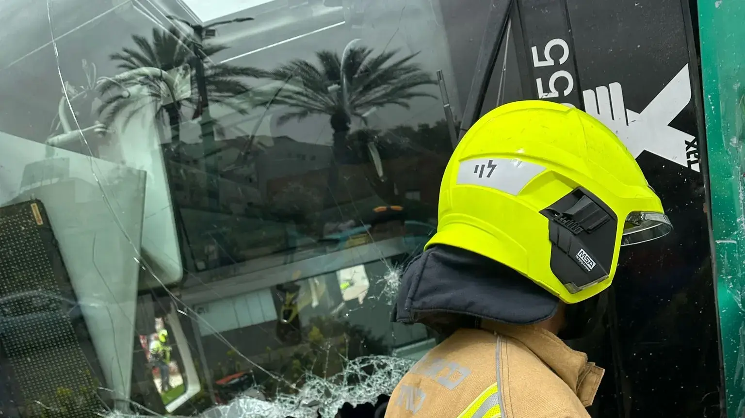 האוטובוס שהתהפך בתאונת דרכים, ראשון לציון, 8 באפריל 2025 האוטובוס שהתהפך בתאונת דרכים, ראשון לציון, 8 באפריל 2025