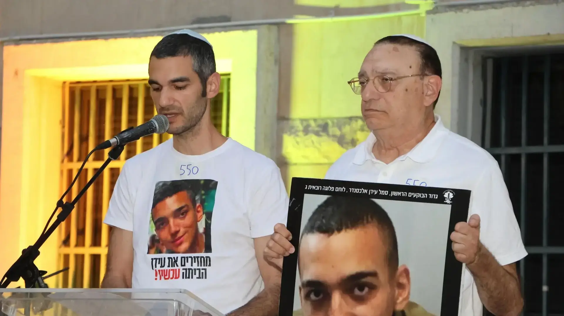 ברוך ולוי בן ברוך באירוע ליל סדר, גבעת שמואל, 8 באפריל 2025 ברוך ולוי בן ברוך באירוע ליל סדר, גבעת שמואל, 8 באפריל 2025