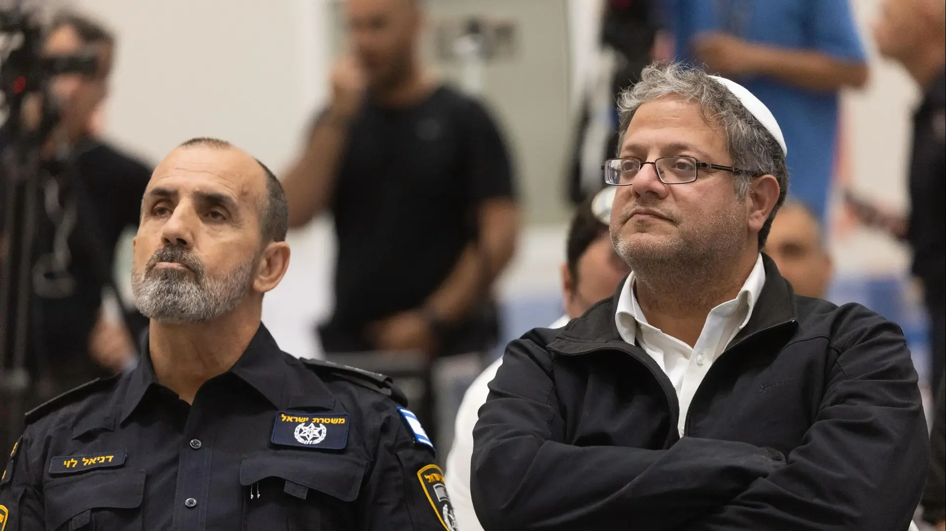 איתמר בן גביר,דני לוי מפכ"ל המשטרה, תצוגת כלי נשק ואמצעי לחימה שנתפסו ע"י משטרת ישראל במבצע "בלימת חרום", מרלו״ג משטרת ישראל בבית שמש איתמר בן גביר,דני לוי מפכ"ל המשטרה, תצוגת כלי נשק ואמצעי לחימה שנתפסו ע"י משטרת ישראל במבצע "בלימת חרום", מרלו״ג משטרת ישראל בבית שמש