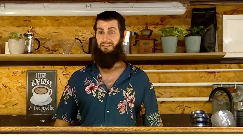תמיר בר מגלם את אל-ג'ולאני, "ארץ נהדרת", קשת 12, 9 באפריל 2025