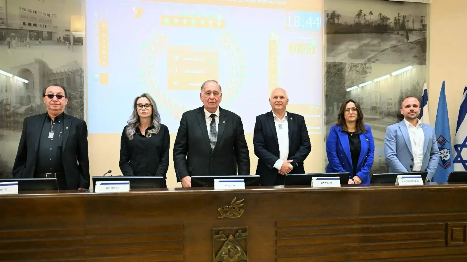 ראש העיר יונה יהב וסגניו, סופי נקש שניה משמאל
