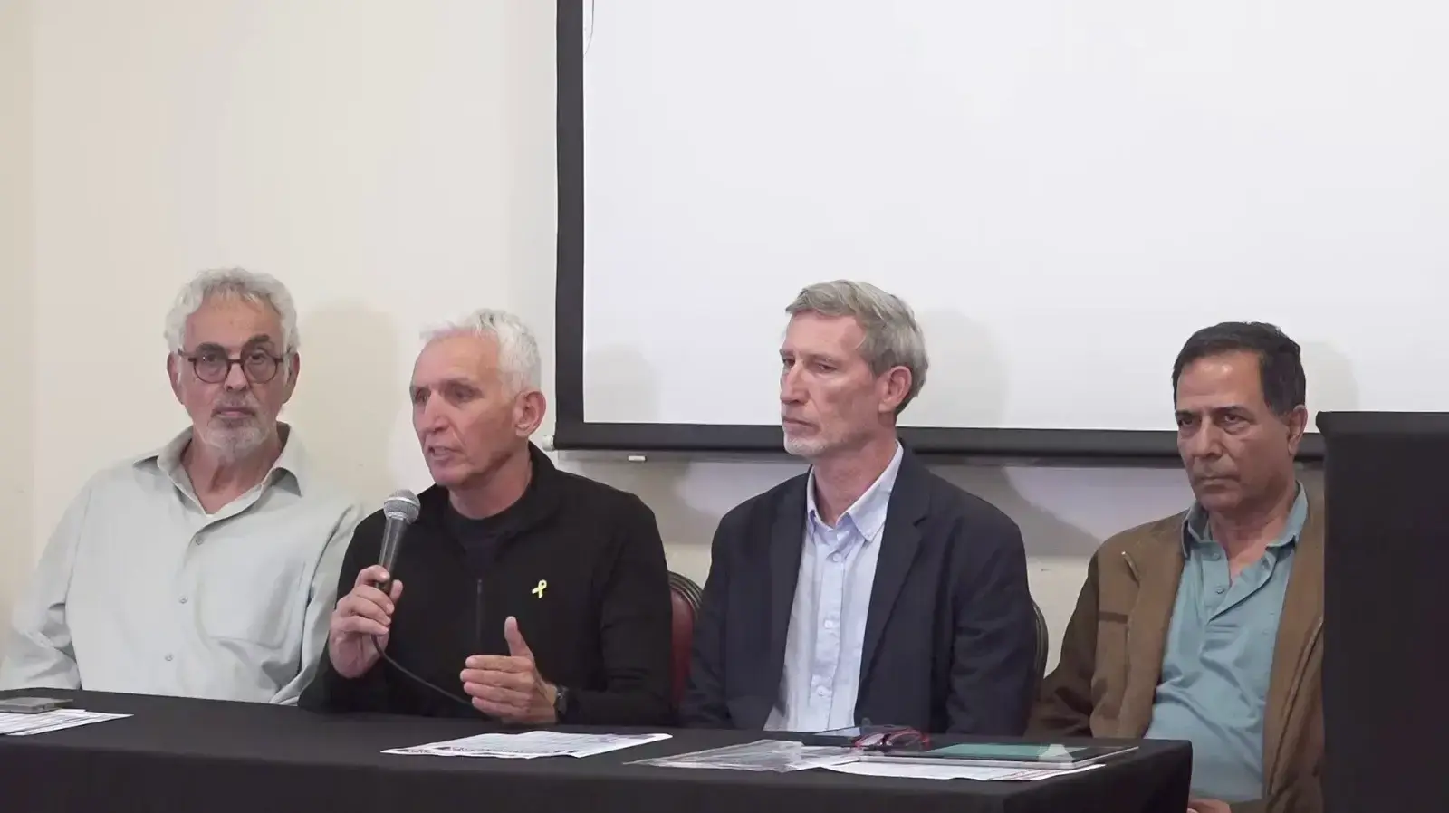 מסע"ת של יוזמי וחותמי מכתב הטייסים, בית ציוני אמריקה בת"א.
בין הנואמים:
גיא פורן
נמרוד שפר
אמנון ברלב
אורי ערד מסע"ת של יוזמי וחותמי מכתב הטייסים, בית ציוני אמריקה בת"א.
בין הנואמים:
גיא פורן
נמרוד שפר
אמנון ברלב
אורי ערד