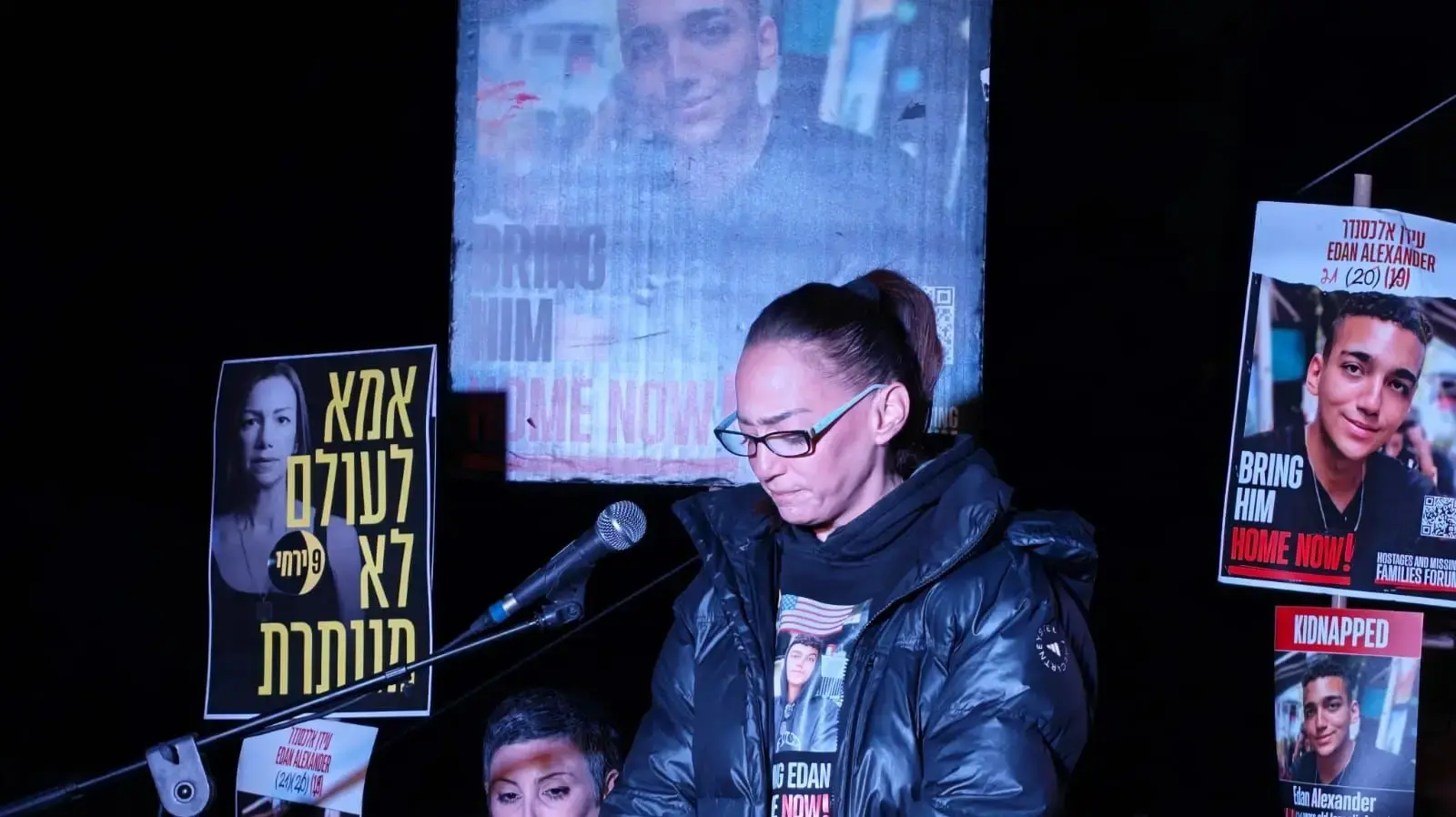 העצרת מול ביתו של השר דרמר בירושלים העצרת מול ביתו של השר דרמר בירושלים