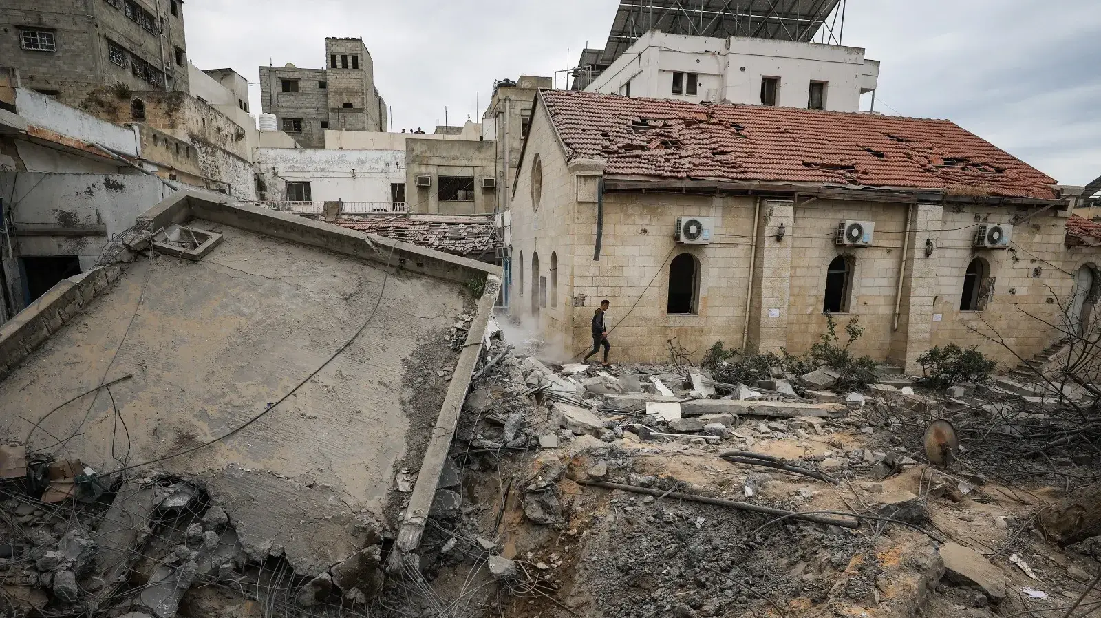 הרס בבית החולים הבפטיסטי בעקבות תקיפות חיל-האוויר, 13 באפריל 2025 הרס בבית החולים הבפטיסטי בעקבות תקיפות חיל-האוויר, 13 באפריל 2025