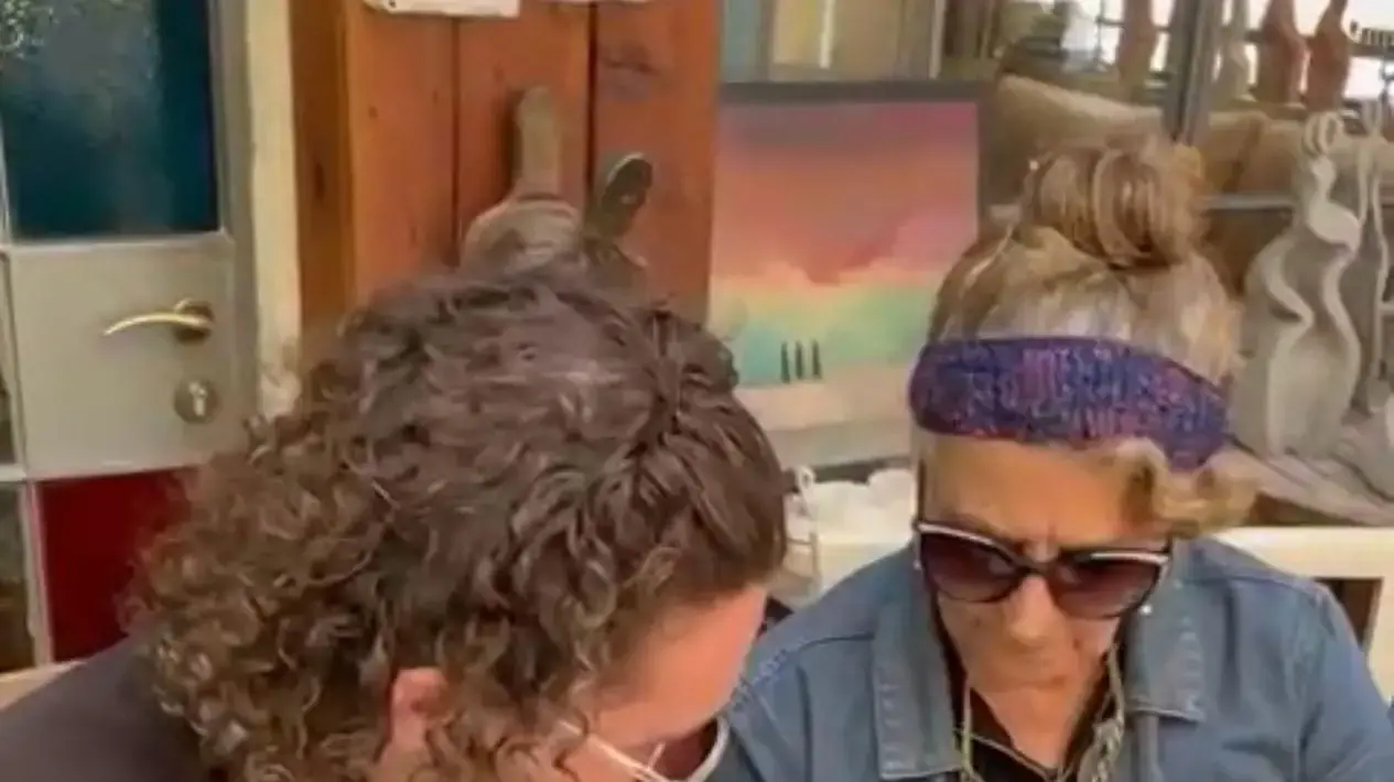 החייל שהחזיר את הכלבה בילי במפגש עם משפחת דנציג החייל שהחזיר את הכלבה בילי במפגש עם משפחת דנציג