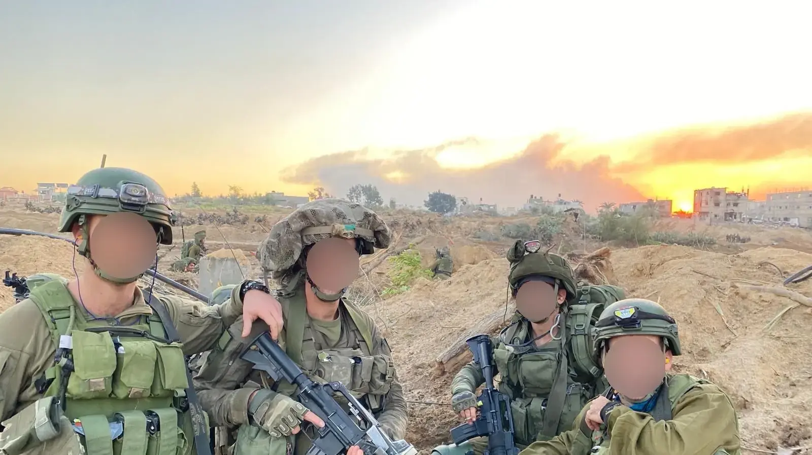 סרן (מיל.) ד"ר נ' (שני משמאל) סרן (מיל.) ד"ר נ' (שני משמאל)