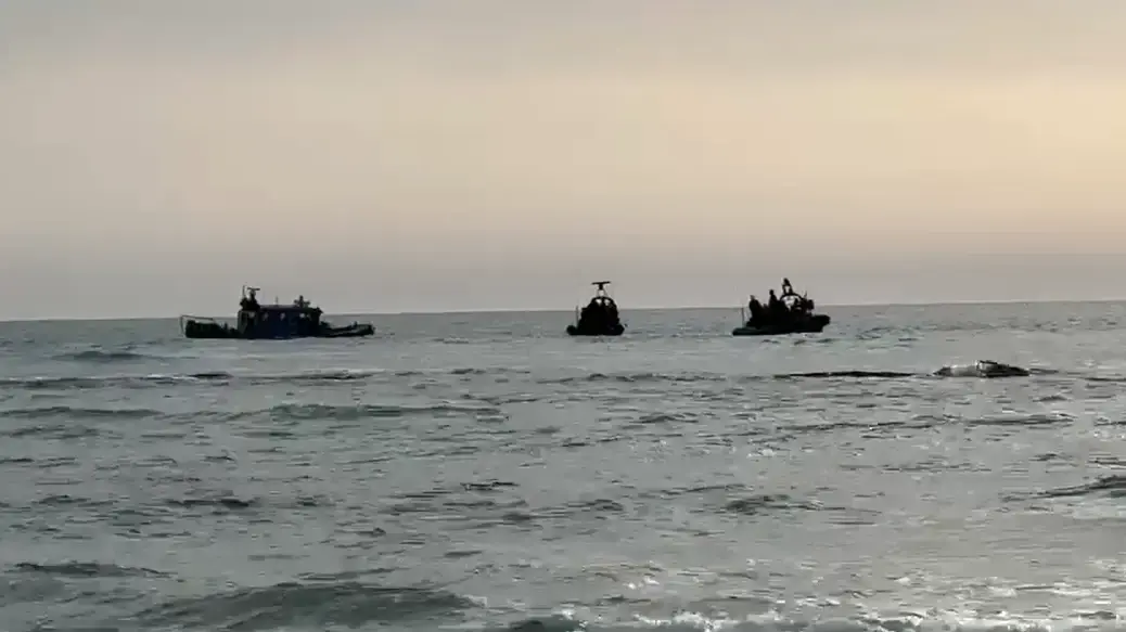זירת האירוע בו שוחה נפגע מתקיפת כריש, חדרה, 21 באפריל 2025