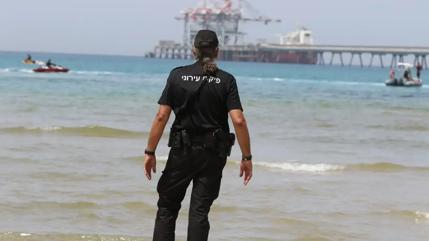 חיפושים אחר גבר שנפגע ע"י כריש, חוף הים חדרה, 22 באפריל 2025 חיפושים אחר גבר שנפגע ע"י כריש, חוף הים חדרה, 22 באפריל 2025