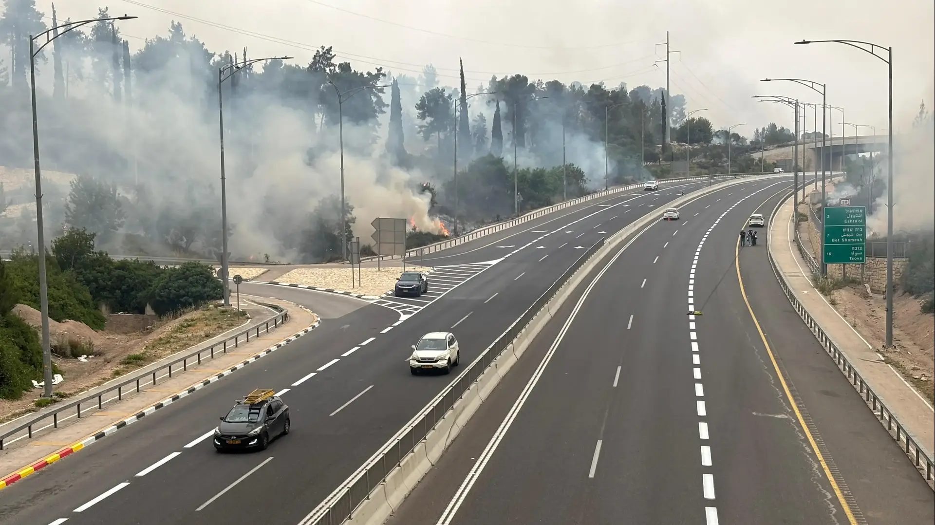 שריפות באיזור כביש 1, 23 באפריל 2025 שריפות באיזור כביש 1, 23 באפריל 2025