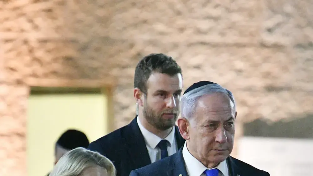 ראש הממשלה בנימין נתניהו בעצרת הפתיחה הממלכתית ליום הזיכרון לשואה, יד ושם ירושלים, 23 באפריל 2025 ראש הממשלה בנימין נתניהו בעצרת הפתיחה הממלכתית ליום הזיכרון לשואה, יד ושם ירושלים, 23 באפריל 2025