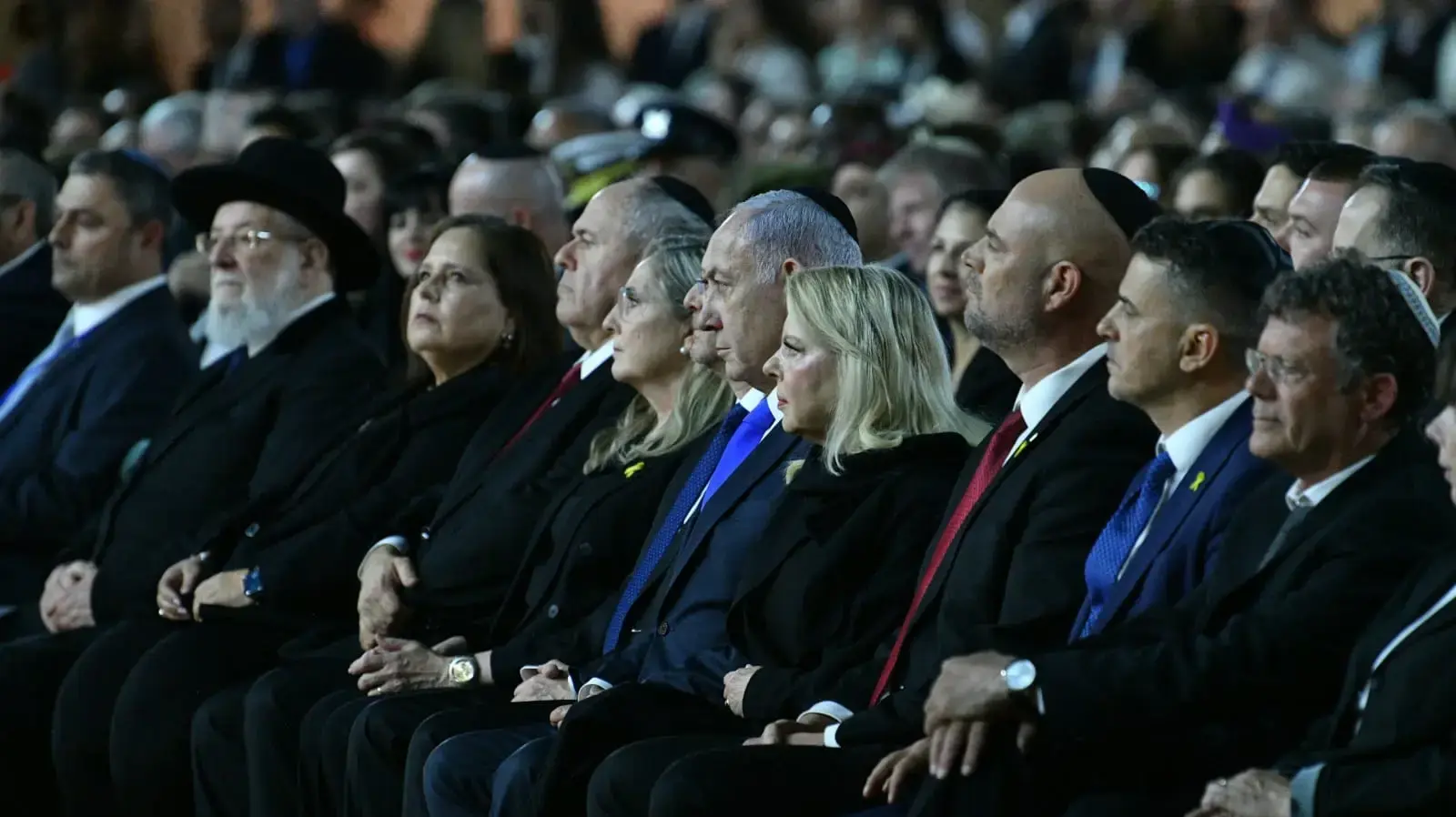 ראש הממשלה בנימין נתניהו בעצרת הפתיחה הממלכתית ליום הזיכרון לשואה, יד ושם ירושלים, 23 באפריל 2025 ראש הממשלה בנימין נתניהו בעצרת הפתיחה הממלכתית ליום הזיכרון לשואה, יד ושם ירושלים, 23 באפריל 2025