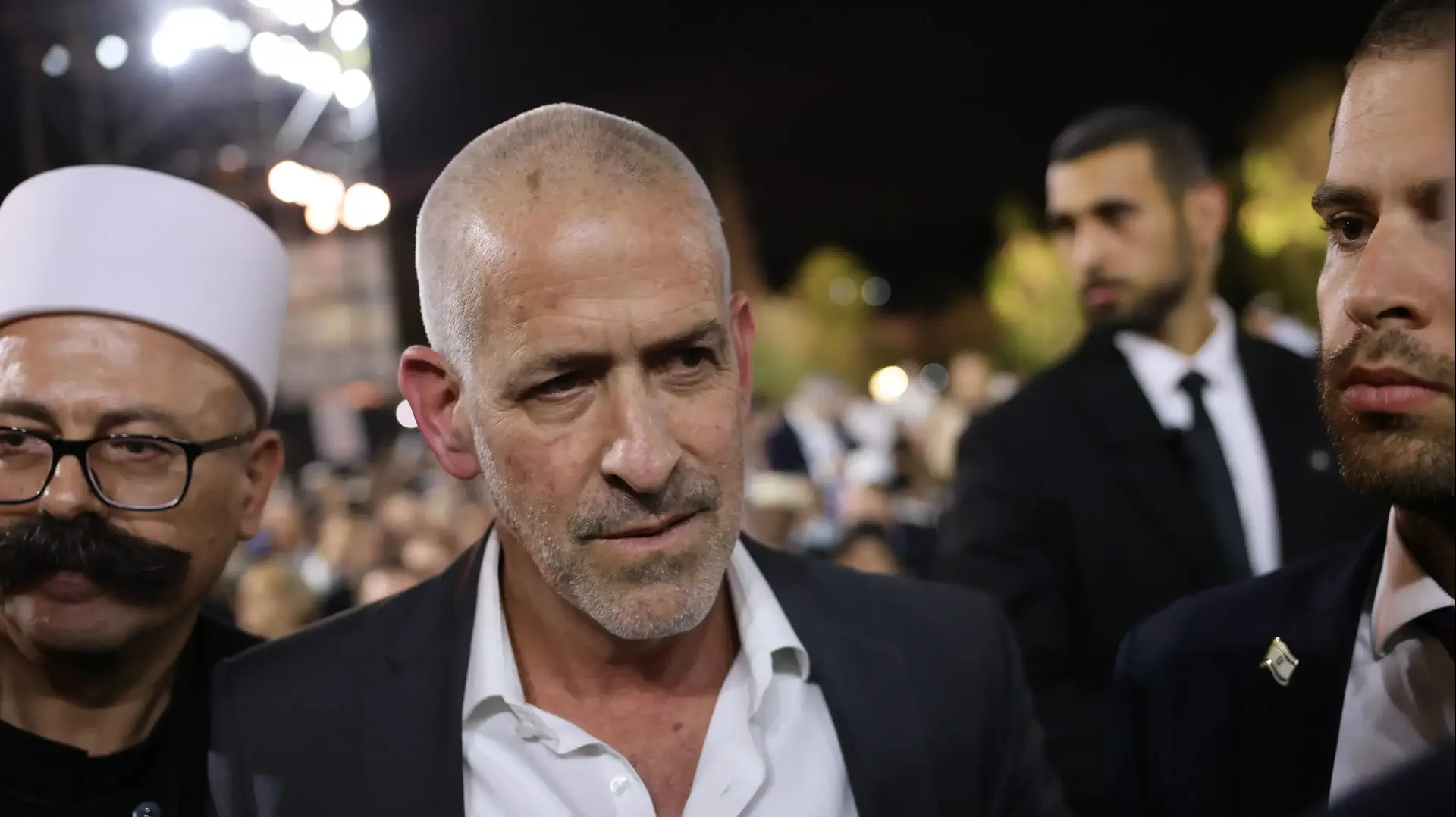 ראש שב"כ רונן בר בעצרת הפתיחה הממלכתית ליום הזיכרון לשואה, יד ושם ירושלים, 23 באפריל 2025 ראש שב"כ רונן בר בעצרת הפתיחה הממלכתית ליום הזיכרון לשואה, יד ושם ירושלים, 23 באפריל 2025