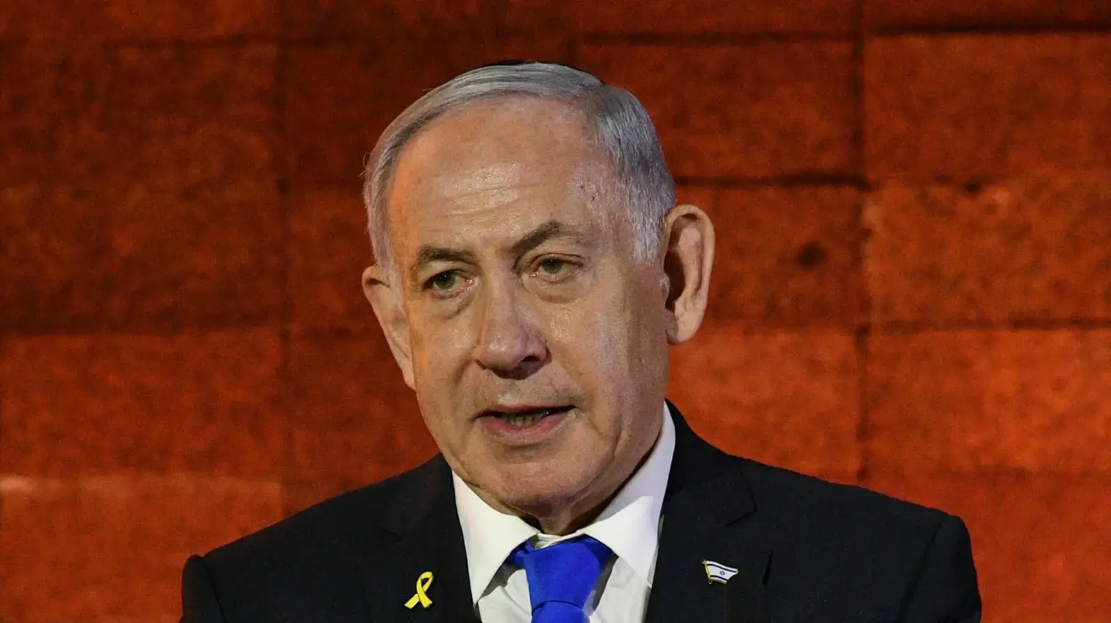 ראש הממשלה בנימין נתניהו בעצרת הפתיחה הממלכתית ליום הזיכרון לשואה, יד ושם ירושלים, 23 באפריל 2025 ראש הממשלה בנימין נתניהו בעצרת הפתיחה הממלכתית ליום הזיכרון לשואה, יד ושם ירושלים, 23 באפריל 2025