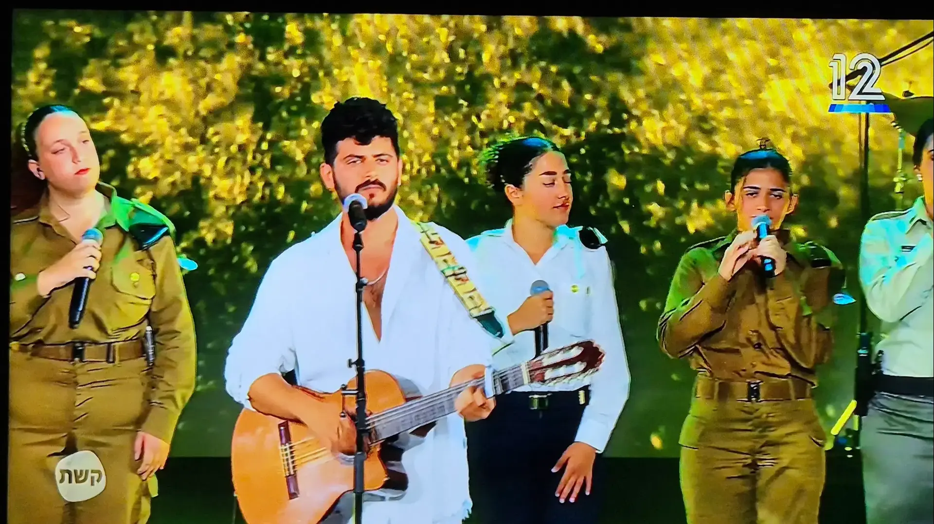 דניאל וייס שר אימג'ן בטקס "בכל זאת איני נפרד" קשת 12 דניאל וייס שר אימג'ן בטקס "בכל זאת איני נפרד" קשת 12