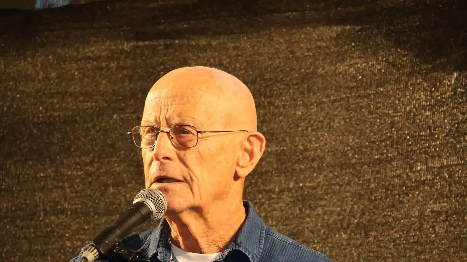 עמי איילון, ראש השב"כ לשעבר בעצרת המחאה נגד הממשלה, כיכר הבימה תל אביב, 26 באפריל 2025 עמי איילון, ראש השב"כ לשעבר בעצרת המחאה נגד הממשלה, כיכר הבימה תל אביב, 26 באפריל 2025