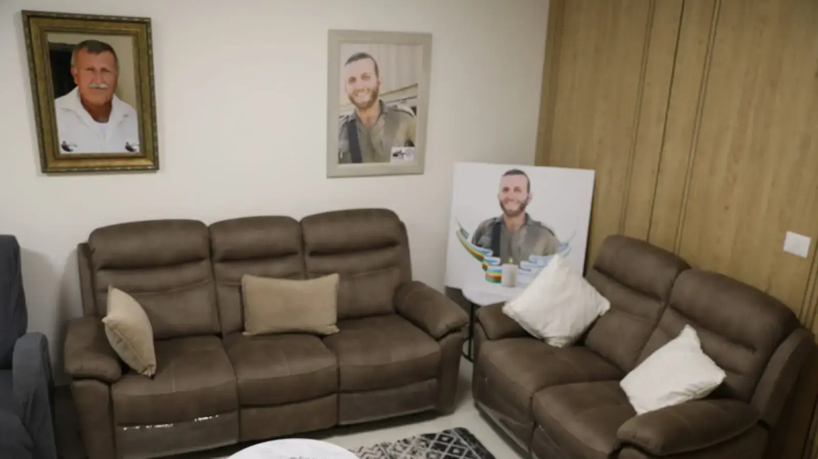 תמונותיהם של ג'לאא אבראהים ואביו סלים אבראהים תמונותיהם של ג'לאא אבראהים ואביו סלים אבראהים