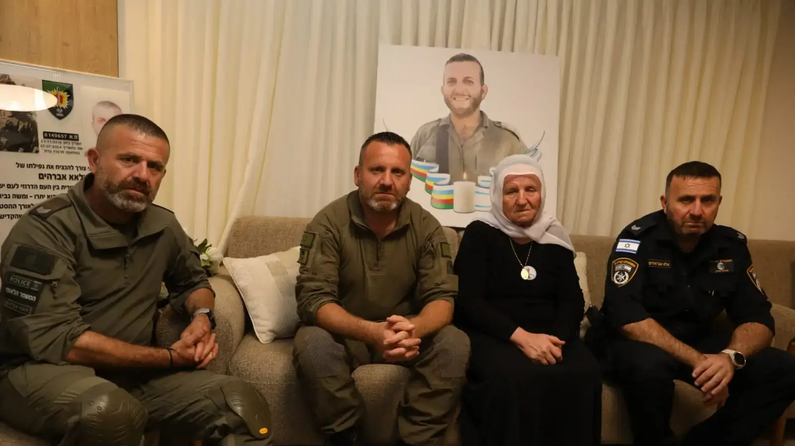 (מימין) עלא, וספיה, ג'זאא, דועא, אחיו ואמו של ג'לאא אבראהים (מימין) עלא, וספיה, ג'זאא, דועא, אחיו ואמו של ג'לאא אבראהים