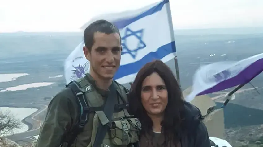 ורד וספי צברי עם בנה ארנון בנבנסטי וספי ורד וספי צברי עם בנה ארנון בנבנסטי וספי