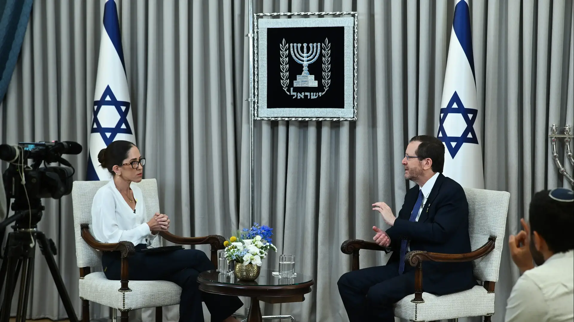 נשיא המדינה יצחק הרצוג בראיון לטל שלו, 27 באפריל 2025 נשיא המדינה יצחק הרצוג בראיון לטל שלו, 27 באפריל 2025