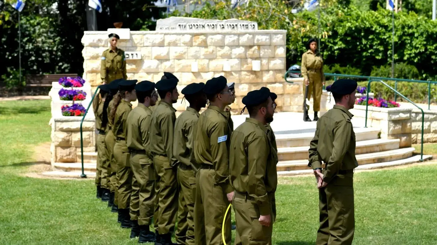 חזרות לטקס יום הזיכרון לחללי צה"ל, בית עלמין נחלת יצחק, 29 באפריל 2025 חזרות לטקס יום הזיכרון לחללי צה"ל, בית עלמין נחלת יצחק, 29 באפריל 2025