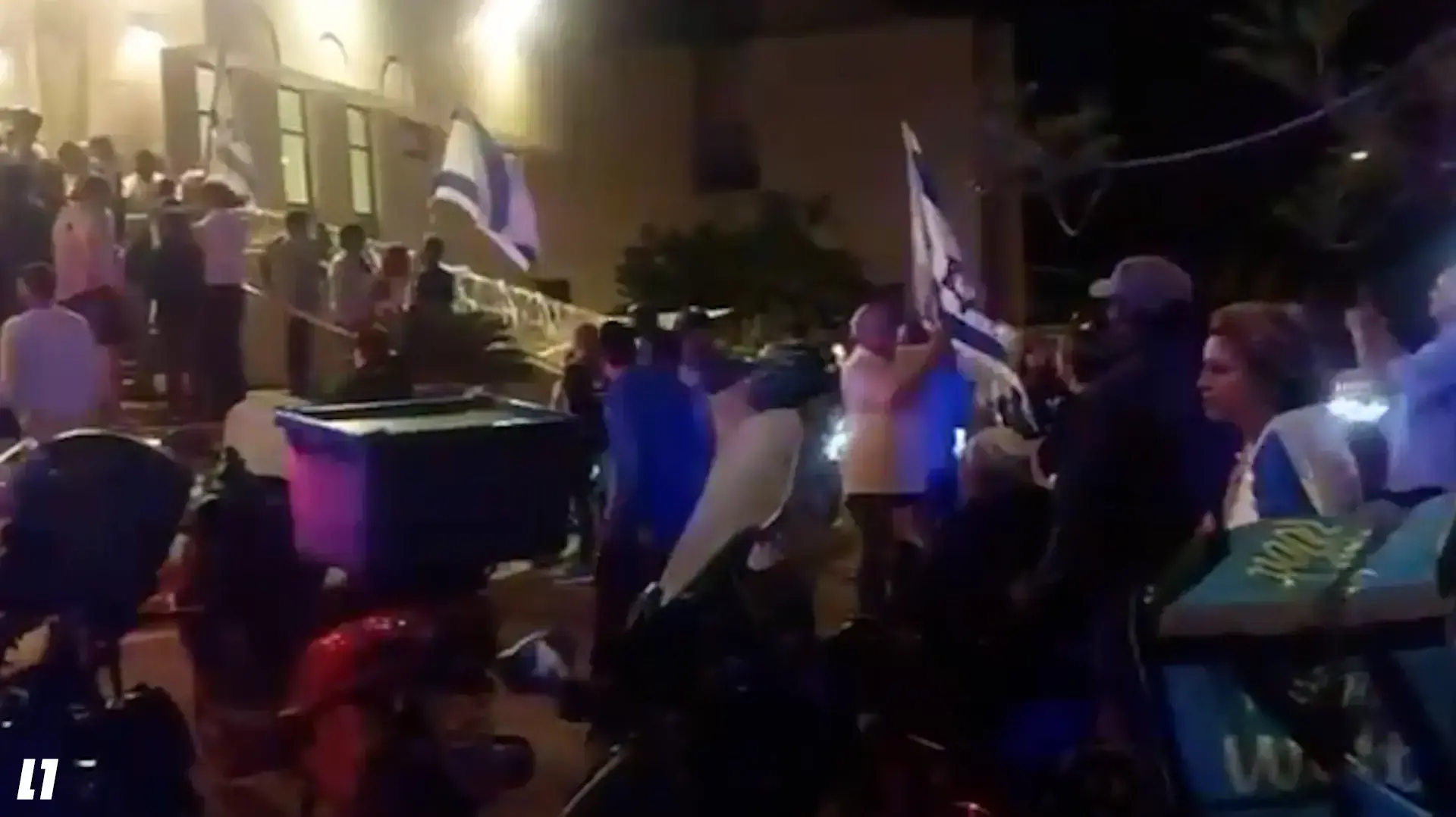 קללות ואלימות בבית כנסת ברעננה בו הקרינו את טקס הזיכרון הישראלי-פלסטיני קללות ואלימות בבית כנסת ברעננה בו הקרינו את טקס הזיכרון הישראלי-פלסטיני