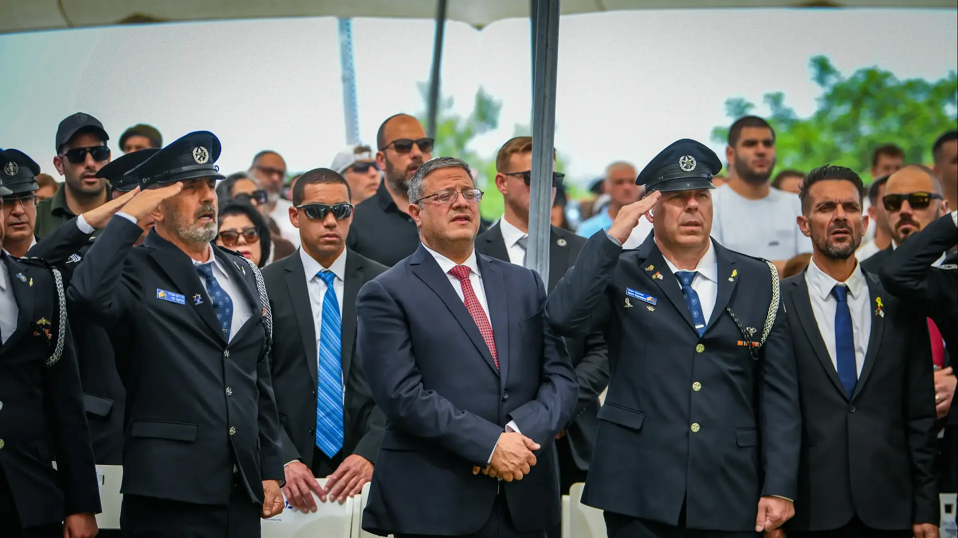 מפכ"ל המשטרה דני לוי והשר לביטחון לאומי איתמר בן גביר, טקס יום הזיכרון לחללי המשטרה בהשתתפות , החלקה המשטרתית , הר הרצל מפכ"ל המשטרה דני לוי והשר לביטחון לאומי איתמר בן גביר, טקס יום הזיכרון לחללי המשטרה בהשתתפות , החלקה המשטרתית , הר הרצל