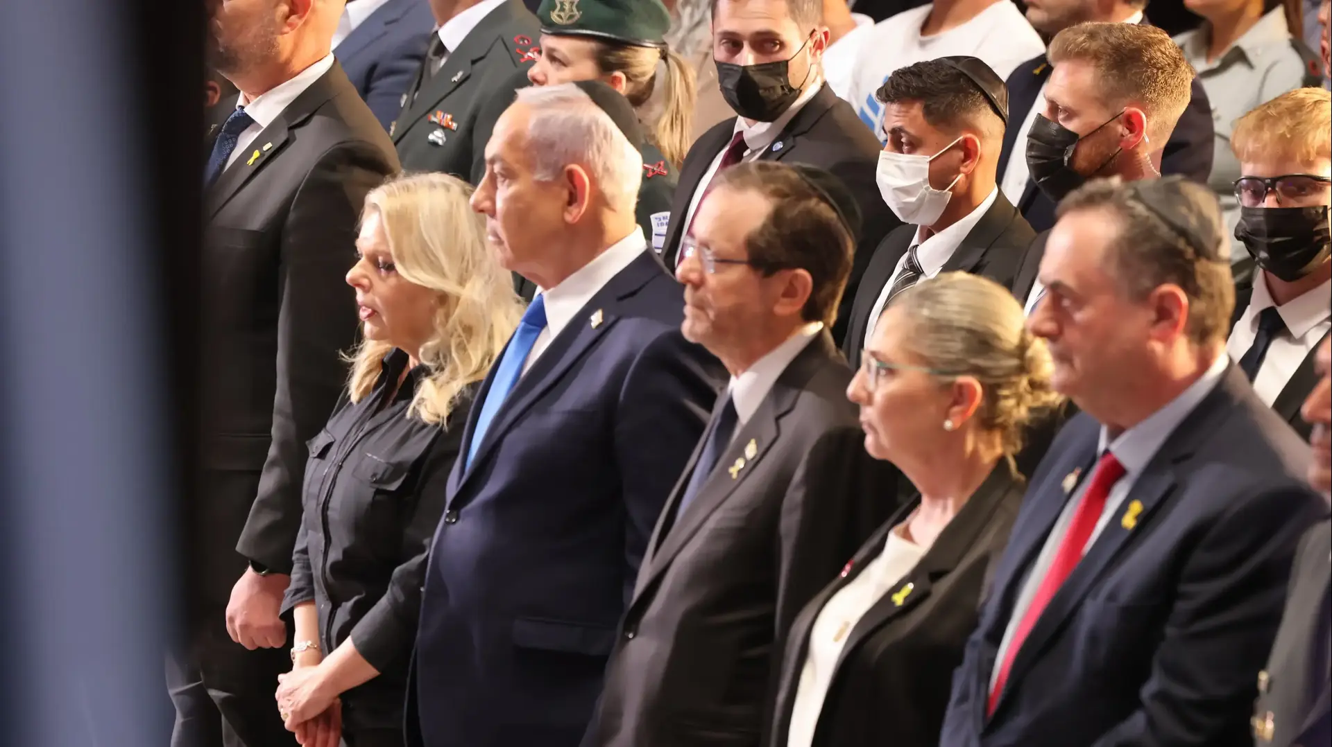 נשיא המדינה יצחק הרצוג, מיכל הרצוג, רה"מ בנימין נתניהו, שרה נתניהו, ישראל כ"ץ שר הביטחון, טקס הזיכרון לחללי צה"ל, הר הרצל, 30 באפריל 2025 נשיא המדינה יצחק הרצוג, מיכל הרצוג, רה"מ בנימין נתניהו, שרה נתניהו, ישראל כ"ץ שר הביטחון, טקס הזיכרון לחללי צה"ל, הר הרצל, 30 באפריל 2025