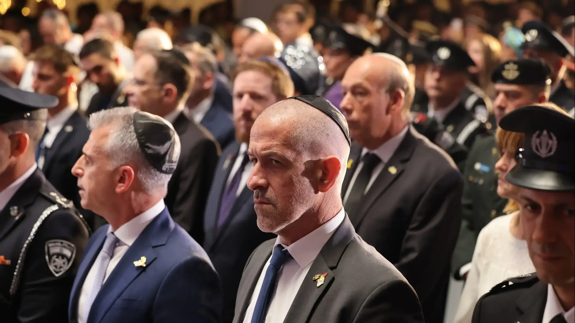 רונן בר ראש השב"כ, דדי ברנע ראש המוסד, טקס הזיכרון לחללי צה"ל, הר הרצל, 30 באפריל 2025 רונן בר ראש השב"כ, דדי ברנע ראש המוסד, טקס הזיכרון לחללי צה"ל, הר הרצל, 30 באפריל 2025