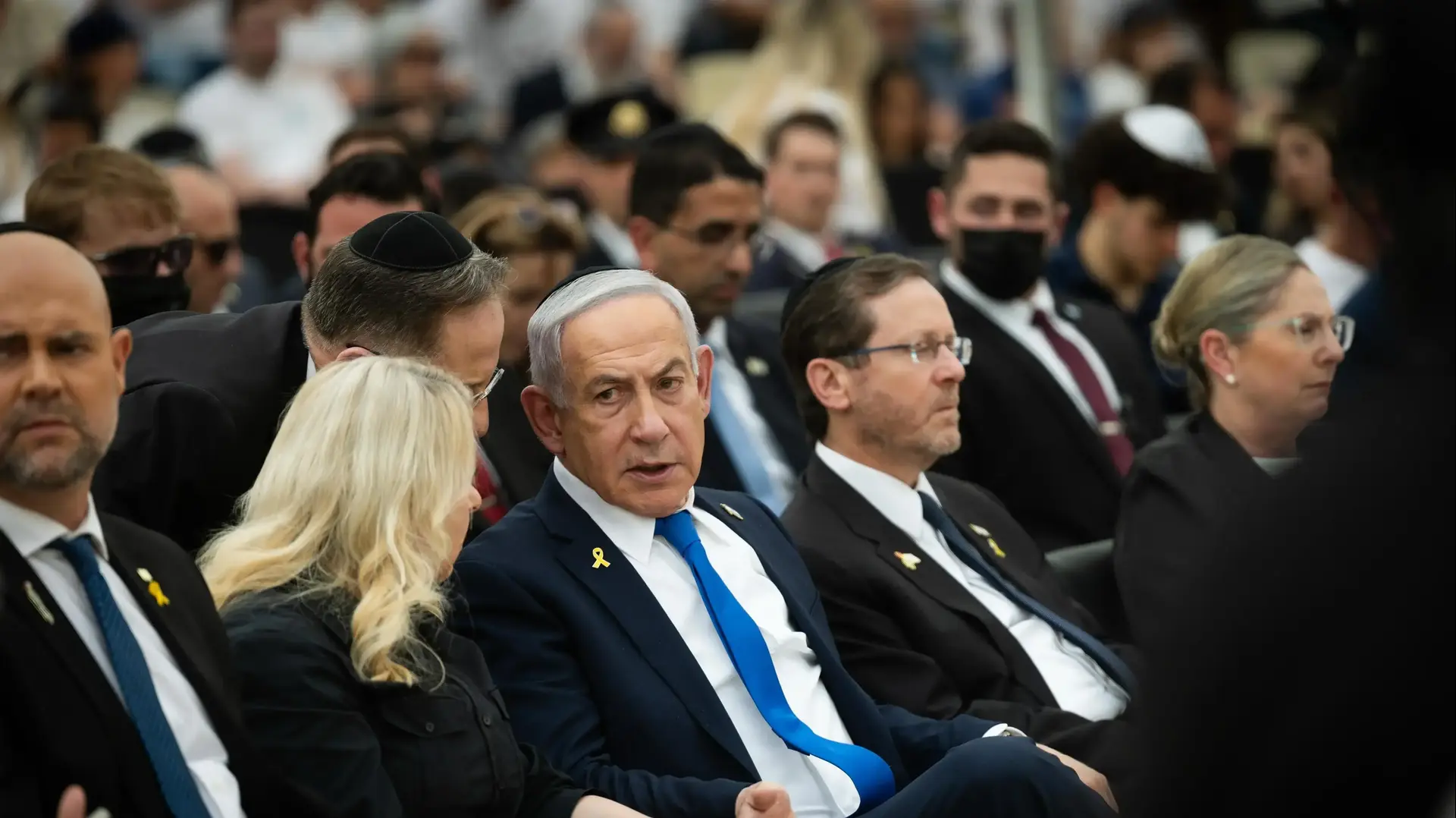 רה"מ בנימין נתניהו,שרה נתניהו, נשיא המדינה יצחק הרצוג, מיכל הרצוג, יו"ר הכנסת אמיר אוחנה,טקס הזיכרון לחללי פעולות האיבה, הר הרצל 30 באפריל 2025 רה"מ בנימין נתניהו,שרה נתניהו, נשיא המדינה יצחק הרצוג, מיכל הרצוג, יו"ר הכנסת אמיר אוחנה,טקס הזיכרון לחללי פעולות האיבה, הר הרצל 30 באפריל 2025