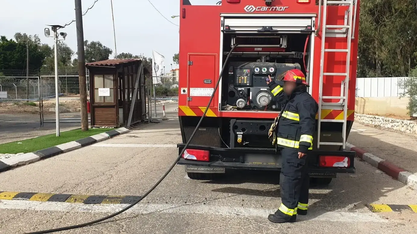 פעילות כוחות הכיבוי של אגף הטכנולוגיה והלוגיסטיקה מסייעים בכיבוי השריפות, 30 באפריל 2025 פעילות כוחות הכיבוי של אגף הטכנולוגיה והלוגיסטיקה מסייעים בכיבוי השריפות, 30 באפריל 2025