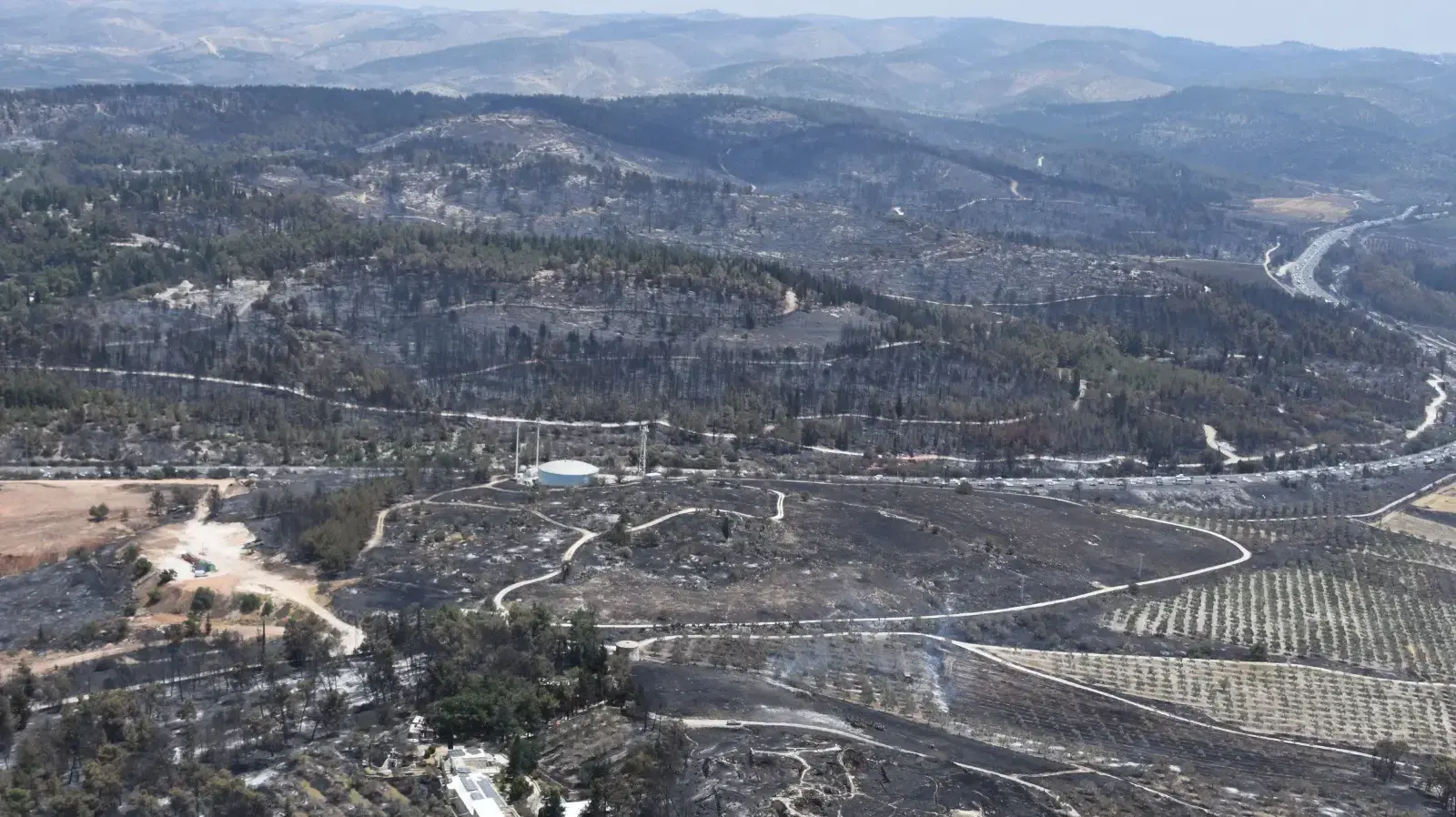 תיעוד נזקי השריפה בסמוך לירושלים תיעוד נזקי השריפה בסמוך לירושלים