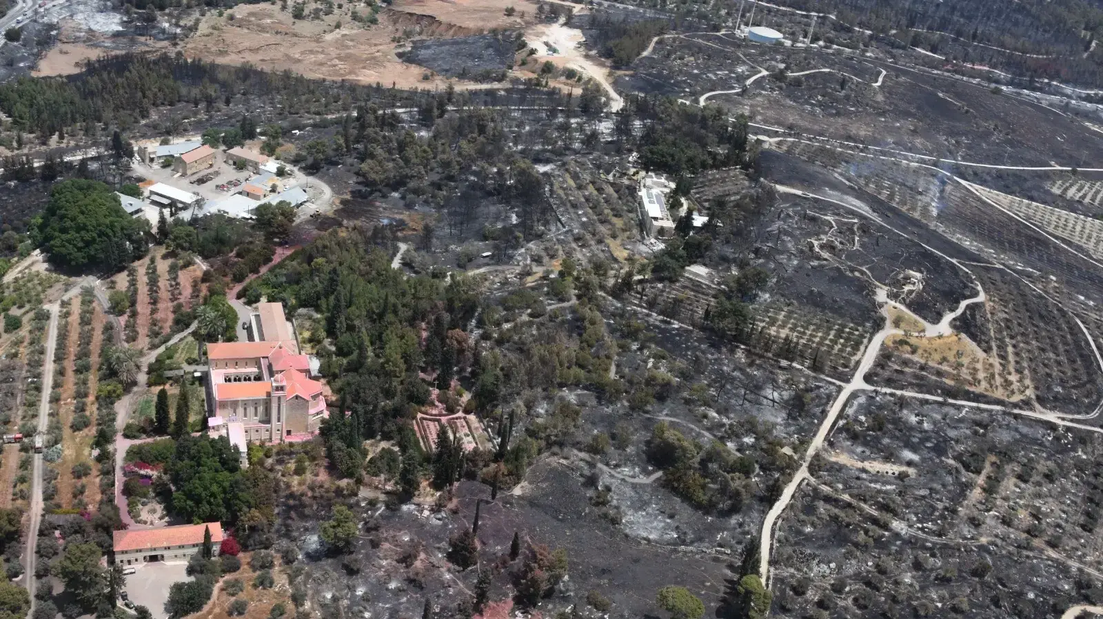 תיעוד נזקי שריפת הענק בסמוך ליד ירושלים תיעוד נזקי שריפת הענק בסמוך ליד ירושלים