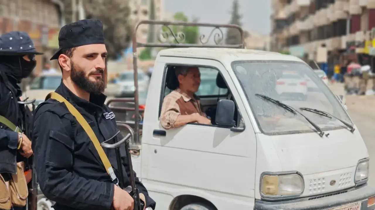 כוחות המשטר הסורי בעיירה אשפריית סחנאיא אתמול לאחר ההשתלטות על המקום. 30 באפריל 2025 כוחות המשטר הסורי בעיירה אשפריית סחנאיא אתמול לאחר ההשתלטות על המקום. 30 באפריל 2025