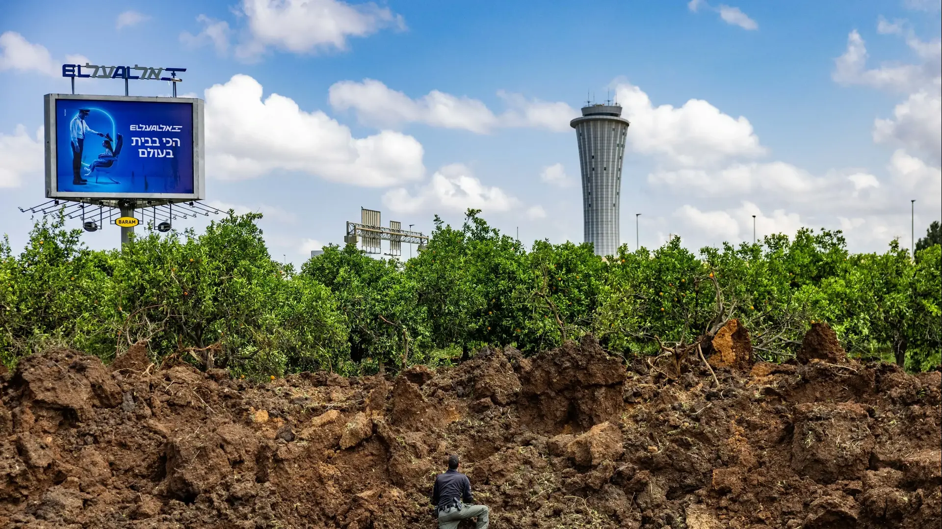 זירת נפילה של טיל שנורה מתימן, נתב"ג, 4 במאי 2025 זירת נפילה של טיל שנורה מתימן, נתב"ג, 4 במאי 2025