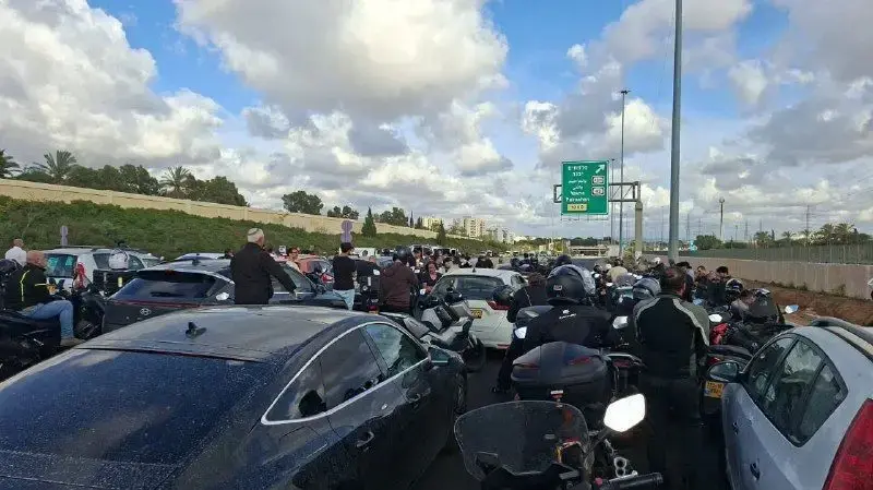 חסימה בכביש 431 בעקבות חפץ חשוד שנמצא על הכביש, 4 במאי 2025