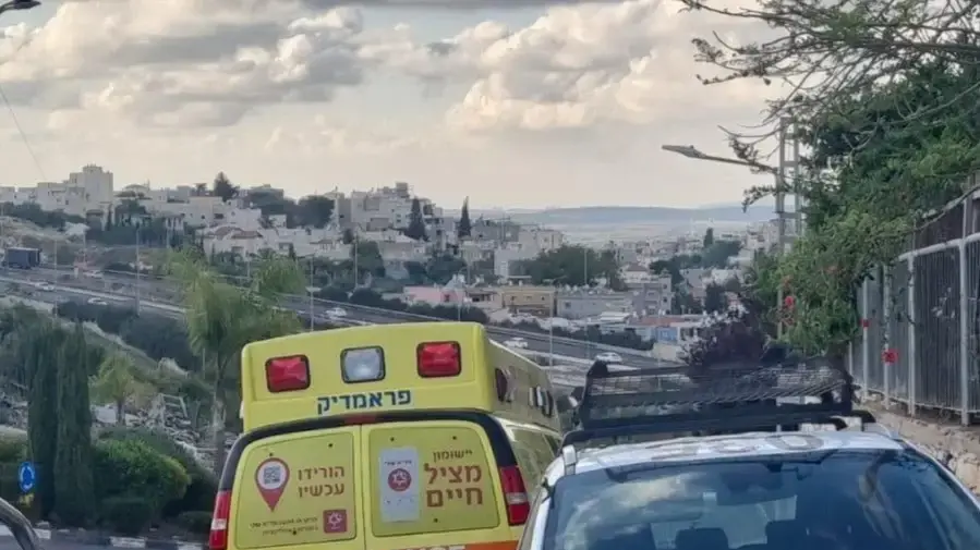 זירת האירוע בו נמצא גבר ללא סימני חיים במרחב כרמל, 4 במאי 2025 זירת האירוע בו נמצא גבר ללא סימני חיים במרחב כרמל, 4 במאי 2025