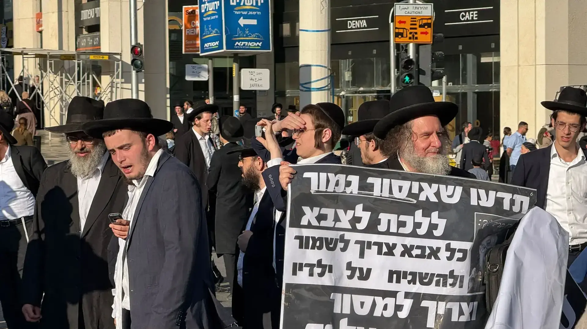 מחאה של חרדים על רקע גיוס לצה"ל , במהלכה נחסמו כבישים. 5 במאי 2025