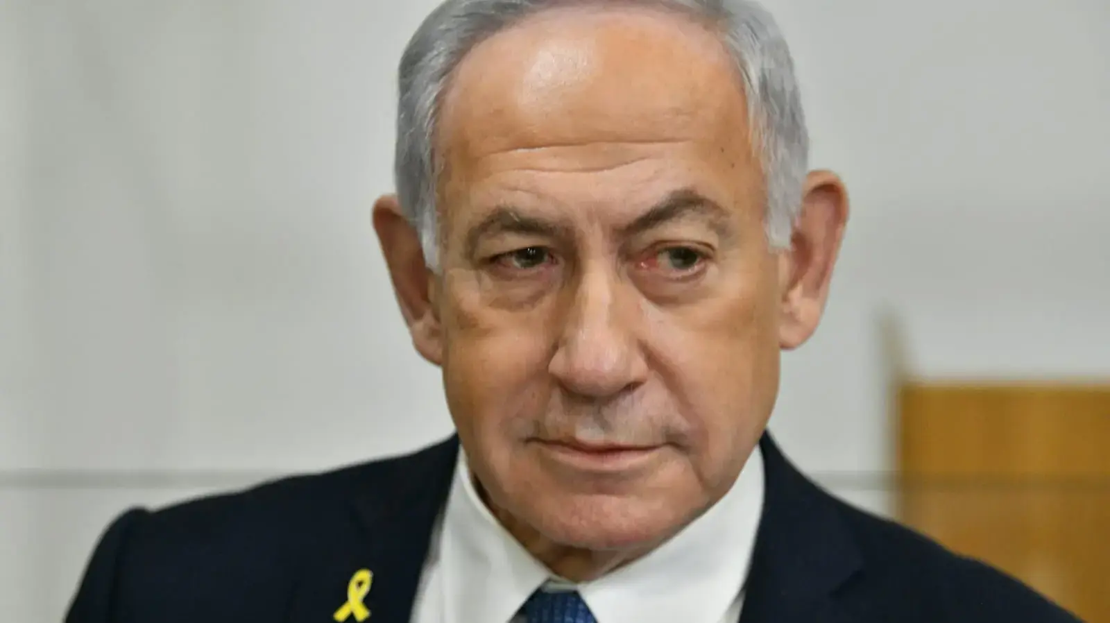רה"מ בנימין נתניהו במשפט תיקי האלפים, בימ"ש מחוזי ת"א, 6 במאי 2025 רה"מ בנימין נתניהו במשפט תיקי האלפים, בימ"ש מחוזי ת"א, 6 במאי 2025