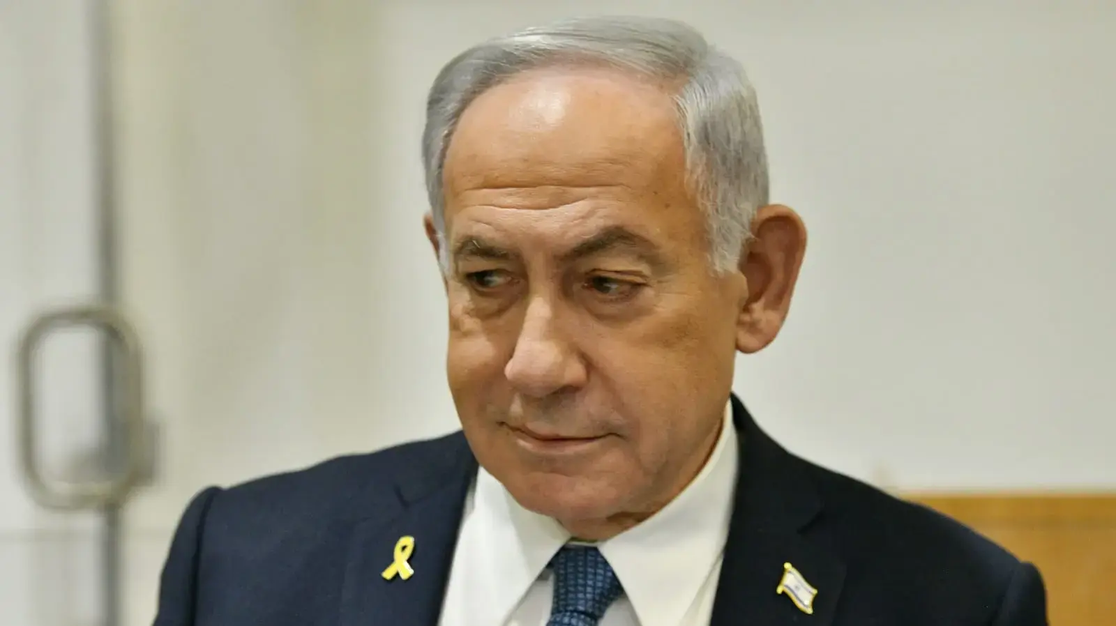 רה"מ בנימין נתניהו במשפט תיקי האלפים, בימ"ש מחוזי ת"א, 6 במאי 2025 רה"מ בנימין נתניהו במשפט תיקי האלפים, בימ"ש מחוזי ת"א, 6 במאי 2025