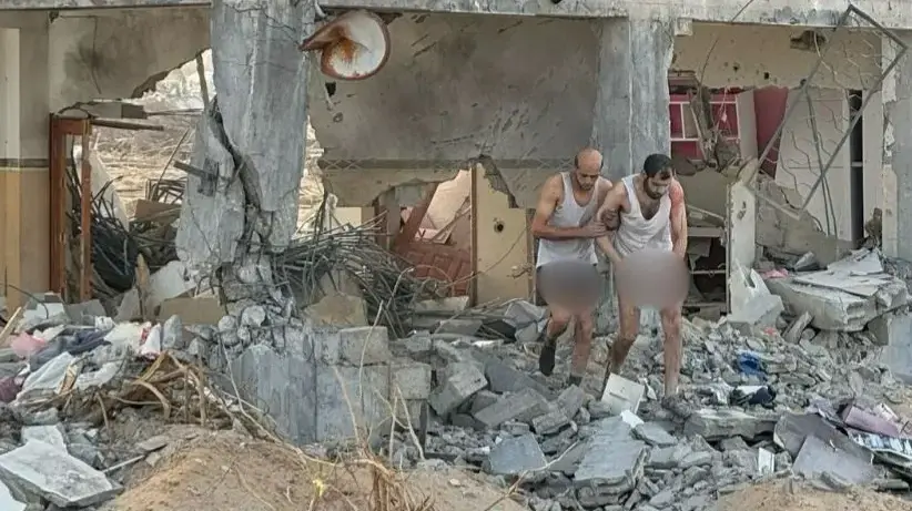 אנשי חמאס נכנעים באזור רפיח אנשי חמאס נכנעים באזור רפיח