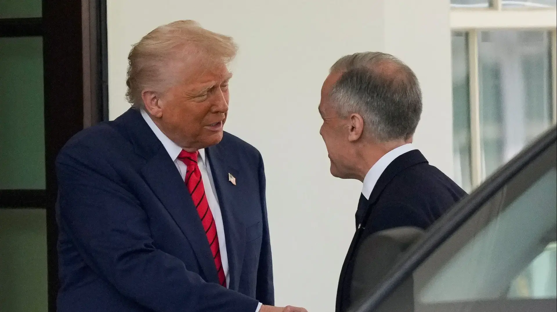 נשיא ארה"ב דונלד טראמפ וראש ממשלת קנדה מארק קרני בבית הלבן, 6 במאי 2025 נשיא ארה"ב דונלד טראמפ וראש ממשלת קנדה מארק קרני בבית הלבן, 6 במאי 2025