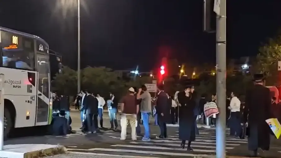 הפגנת הפלג הירושלמי נגד חוק הגיוס, צומת שילת, מודיעין, 7 במאי 2025 הפגנת הפלג הירושלמי נגד חוק הגיוס, צומת שילת, מודיעין, 7 במאי 2025