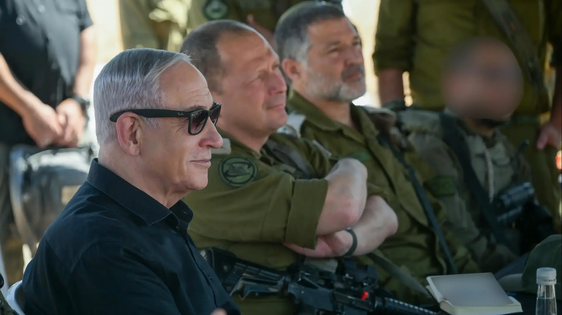 ראש הממשלה בנימין נתניהו ביקר באימון של חטיבה 5 (חטיבת מילואים) במרכז לאימוני יבשה (מל״י) צאלים, 8 במאי 2025 ראש הממשלה בנימין נתניהו ביקר באימון של חטיבה 5 (חטיבת מילואים) במרכז לאימוני יבשה (מל״י) צאלים, 8 במאי 2025