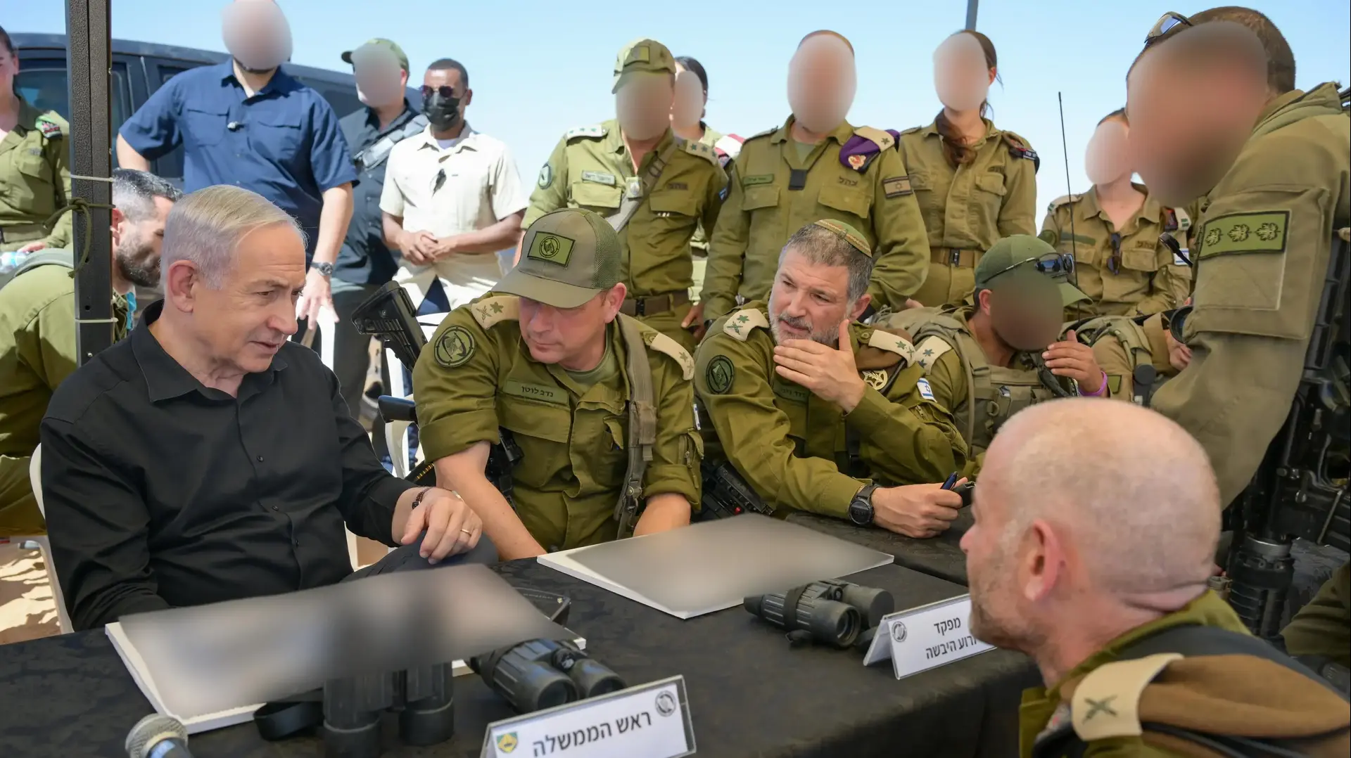 ראש הממשלה בנימין נתניהו ביקר באימון של חטיבה 5 (חטיבת מילואים) במרכז לאימוני יבשה (מל״י) צאלים, 8 במאי 2025 ראש הממשלה בנימין נתניהו ביקר באימון של חטיבה 5 (חטיבת מילואים) במרכז לאימוני יבשה (מל״י) צאלים, 8 במאי 2025