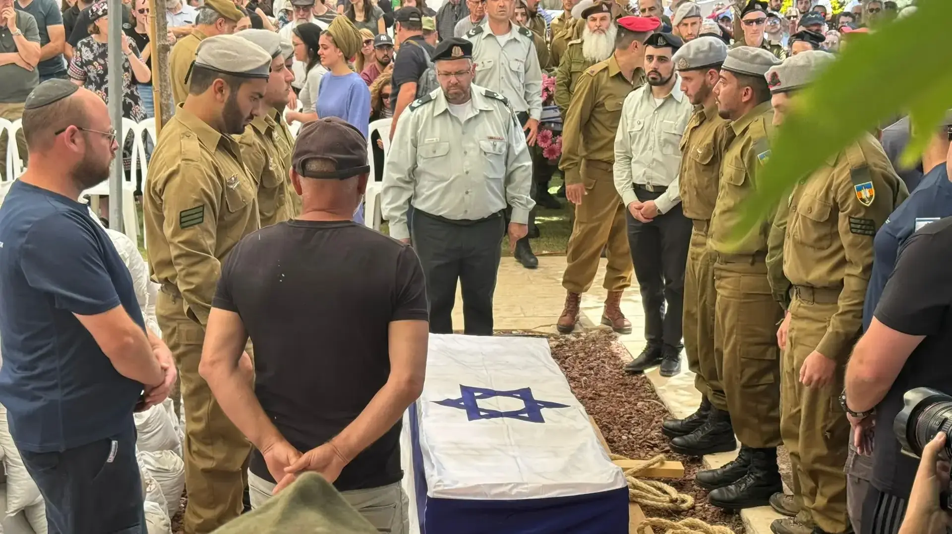 הלוויית החייל ישי אליקים אורבך שנפל ברפיח, 9 במאי 2025 הלוויית החייל ישי אליקים אורבך שנפל ברפיח, 9 במאי 2025