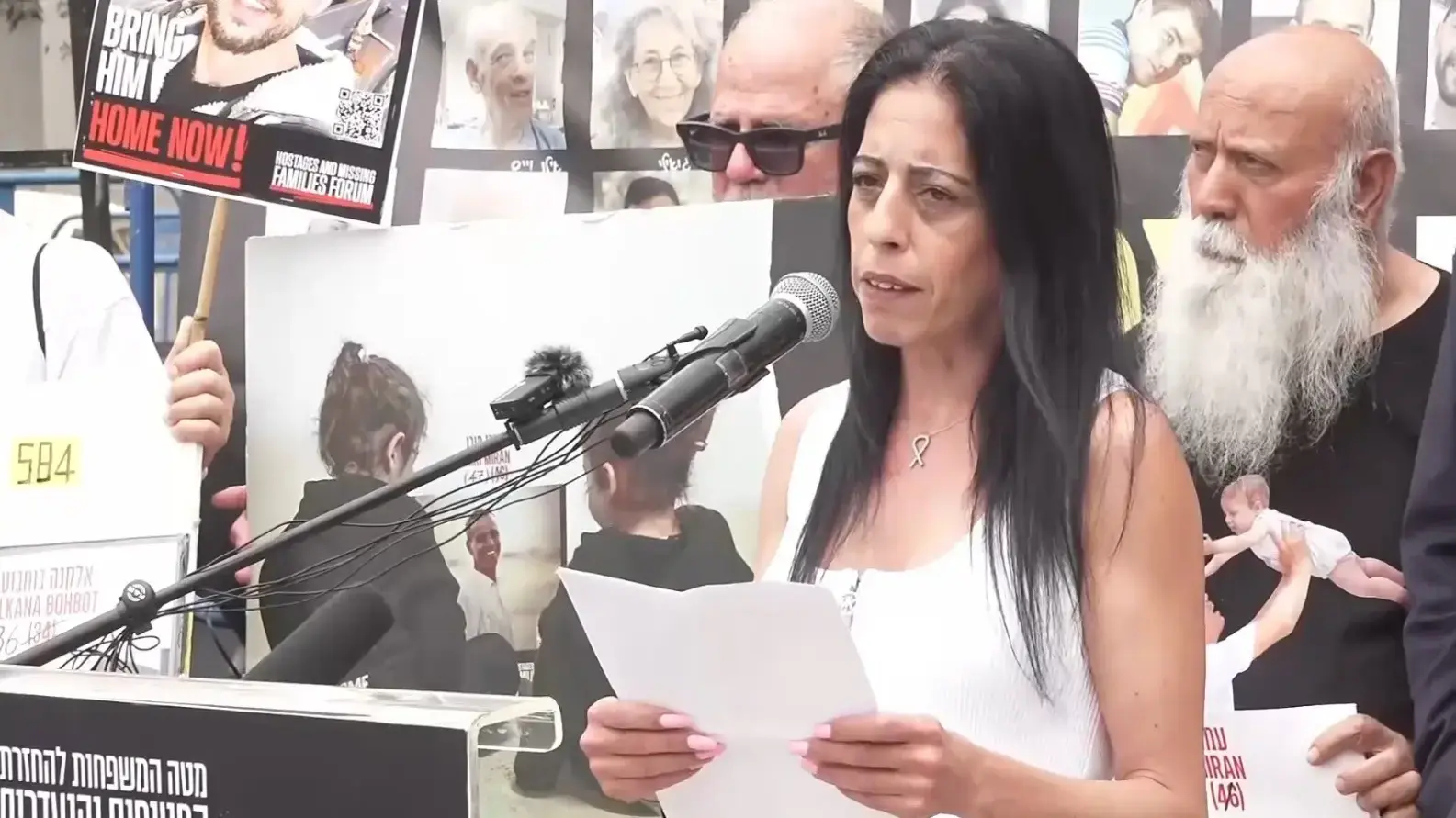 עינב צנגאוקר בהצהרת משפחות החטופים לקראת חזרתו של עידן אלכסנדר. כיכר החטופים, 12 במאי 2025 עינב צנגאוקר בהצהרת משפחות החטופים לקראת חזרתו של עידן אלכסנדר. כיכר החטופים, 12 במאי 2025