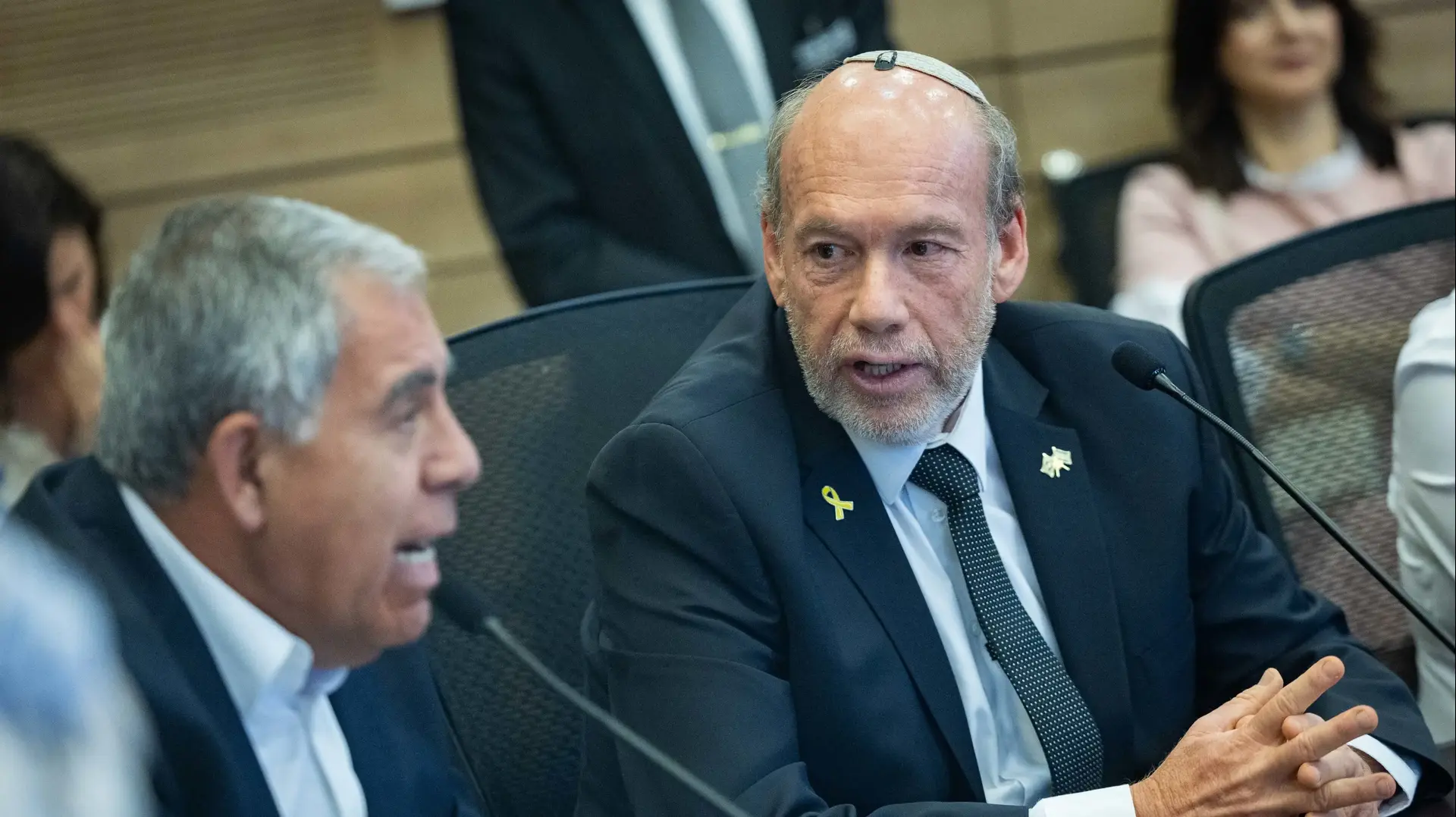 מבקר המדינה מתניהו אנגלמן וח"כ מיקי לוי בדיון הוועדה לביקורת המדינה, 12 במאי 2025