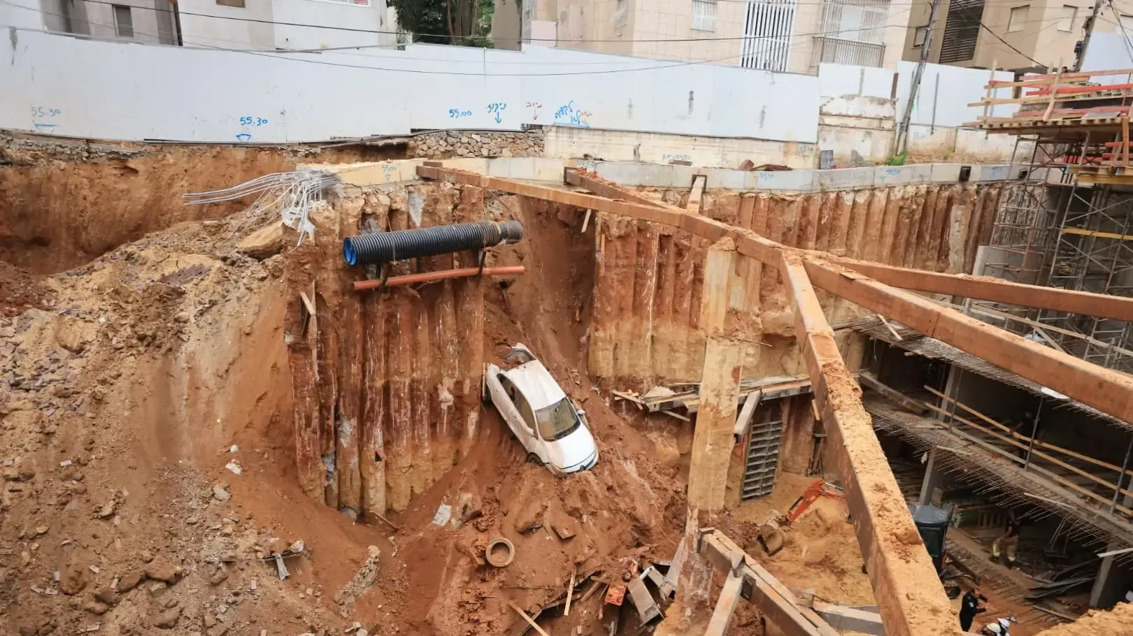 קריסת עמודי בטון באתר בנייה, רמת גן, 12 במאי 2025 קריסת עמודי בטון באתר בנייה, רמת גן, 12 במאי 2025